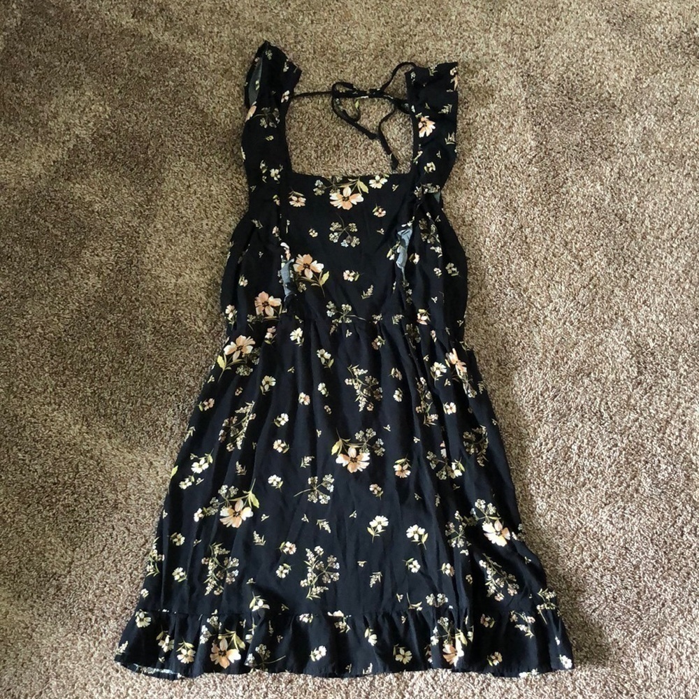 Wild Fable black floral dress size medium.